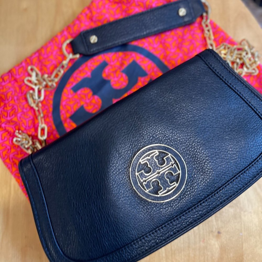 Tory Burch Amanda Logo Clutch